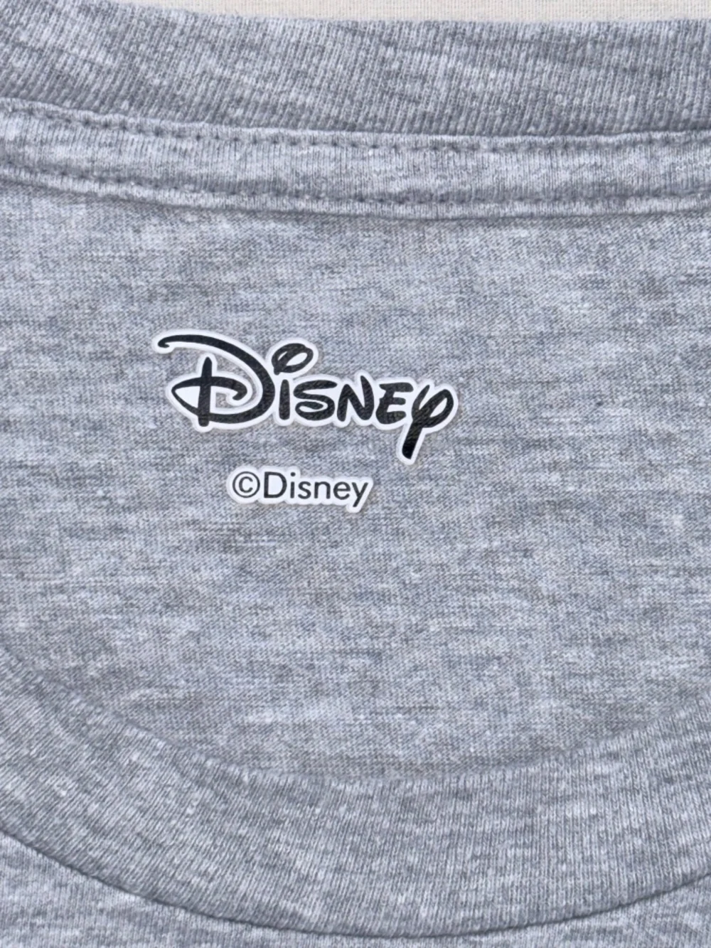 Disney Juniors Mickey & Friends Christmas Silhouette Graphic Tee L